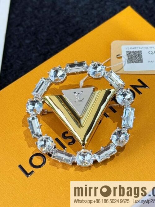 wsxc1734964250221_0-800x800yddnmeamfzz17884_20250625200044.jpg ❗️New ❗️ ☀ Louis Vuitton V Letter Brooch ☀