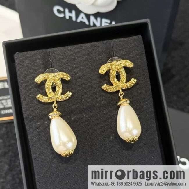 ❗️New ❗️☀️ New ☑️ Chanel C2 double c pearl stud earrings ☀️