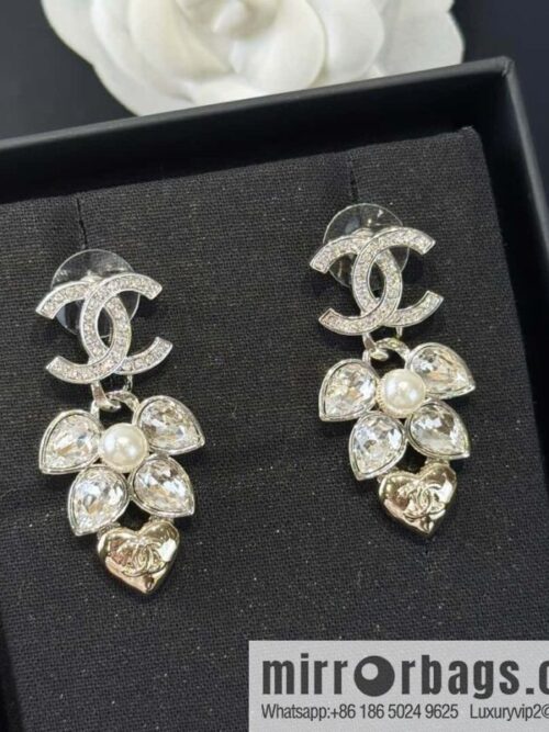 wsxc1734964290701_0-800x800ekizol53zoo17740_20250625195627.jpg ❗️New ❗️☀️ new ☑️ Chanel C2 double c peach heart love stud earrings ☀️