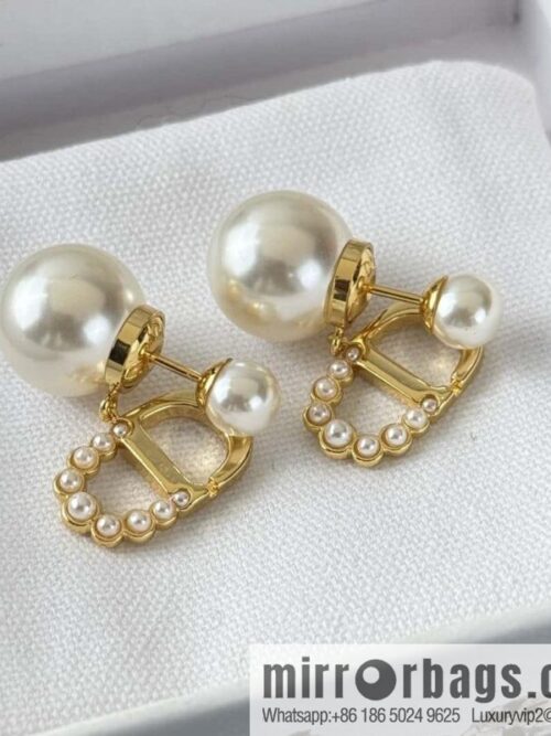 wsxc1734964320143_0-800x800sr0xitcl0k117632_20250625195300.jpg New ☑️ DIOR size pearl CD stud earrings