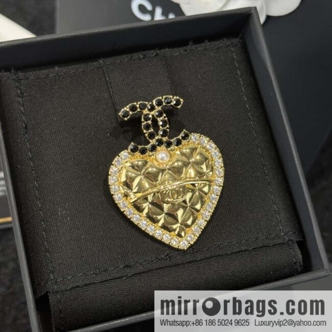 ❗️New ❗️ ☀️ new ☑️ Chanel double c diamond peach heart love brooch ☀️