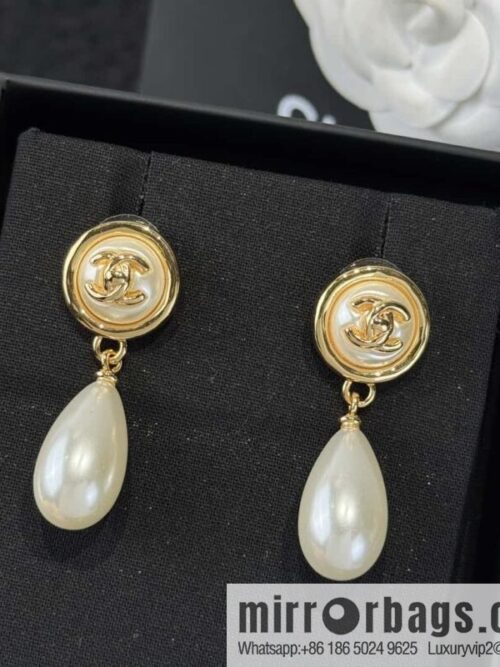 wsxc1734964370310_0-800x800bktj43jewwx17488_20250625194840.jpg ❗️New ❗️☀️ new ☑️ Chanel double c water drop pearl stud earrings ☀️