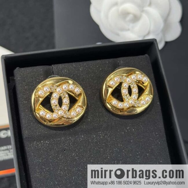 ❗️New ❗️☀️ new ☑️ Chanel C1 double c pearl stud earrings ☀️
