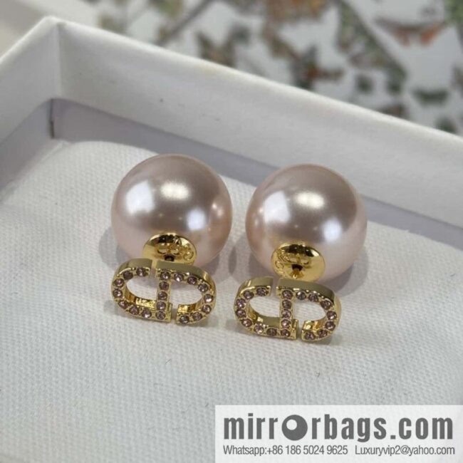 ☀️New ☑️ Dior pink pearl CD stud earrings