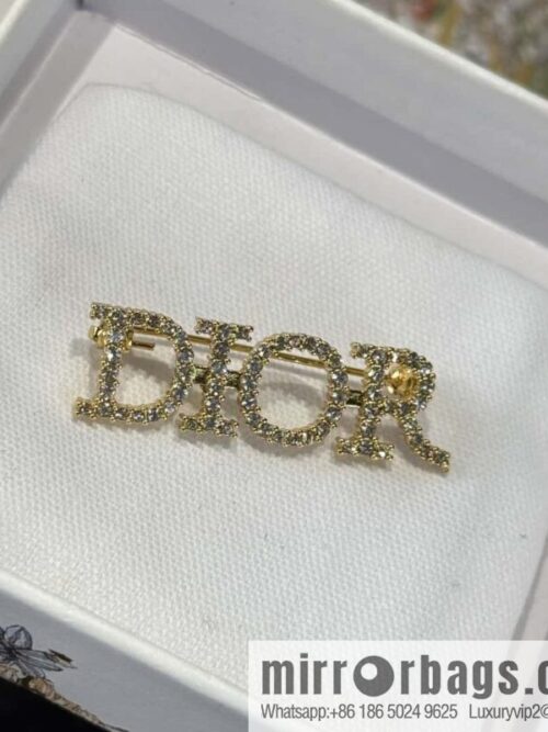 wsxc1734964515415_0-800x800f1q54jkvgxy17289_20250625194254.jpg ❗️New ❗️☀️ New ☑️ Dior Dior Full Diamond Alphabet Brooch ☀️