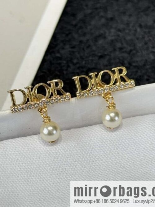 wsxc1734964521558_0-800x800xzq4rto0hdn17273_20250625194223.jpg ❗️New ❗️☀️ New ☑️ Dior letter pearl stud earrings ☀️