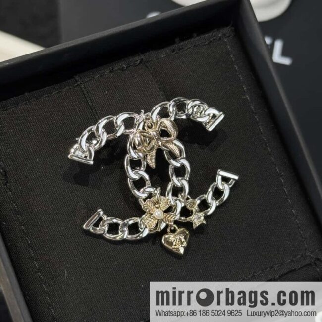 ❗️New ❗️☀️ New ☑️ Chanel Double C Hollow Twist Brooch ☀️
