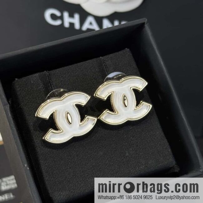 ❗️New ❗️☀️ New ☑️ Chanel C1 double c acrylic stud earrings ☀️