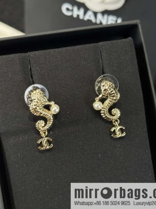 wsxc1734964554678_0-800x8004mnelzt3pqe17143_20250625193826.jpg ❗️New ❗️☀️ new ☑️ Chanel double c hippocampus pearl stud earrings ☀️