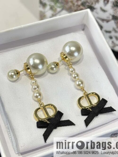 wsxc1734964567499_0-800x8005usluuygpkn17111_20250625193723.jpg ❗️New ❗️ ☀️ New ☑️ Dior size pearl bow stud earrings ☀️