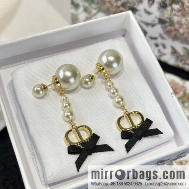 ❗️New ❗️ ☀️ New ☑️ Dior size pearl bow stud earrings ☀️