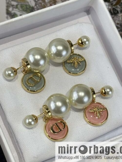 wsxc1734964593062_0-800x8001sr25v55won17062_20250625193553.jpg ☀️New ☑️ Dior size pearl bee CD stud earrings