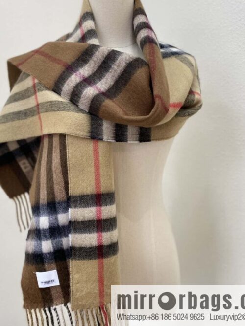𝐁𝐔𝐑𝐁𝐄𝐑𝐑ღ• two-tone contrast plaid cashmere scarf | | Camel