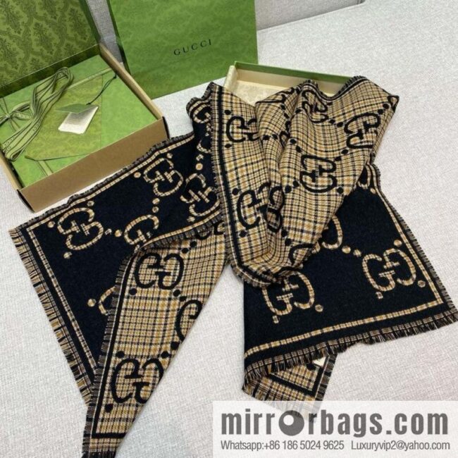 wsxc1739475784500_7-800x800fsxusr4uo2k6117_20250625123945.jpg GUCCI π \"Wool Double Sided Scarf\" Black Gold 660025