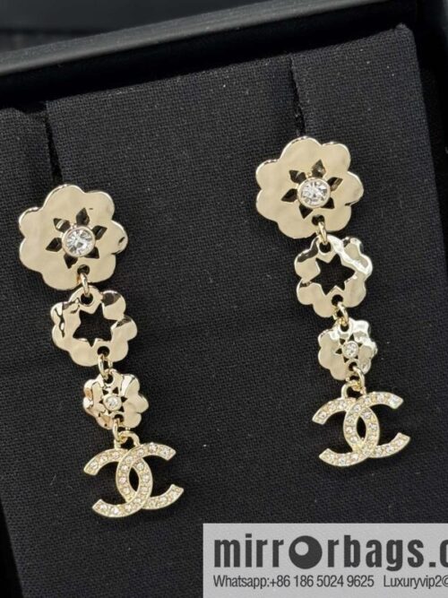 wsxc1740416157636_0-800x800c3u5m0kyc411777_20250625102311.jpg ❗️New ❗️☀️ New ☑️ Chanel C4 double c flower stud earrings ☀️
