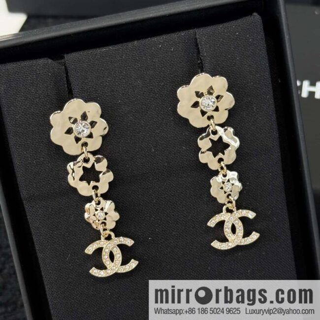 ❗️New ❗️☀️ New ☑️ Chanel C4 double c flower stud earrings ☀️