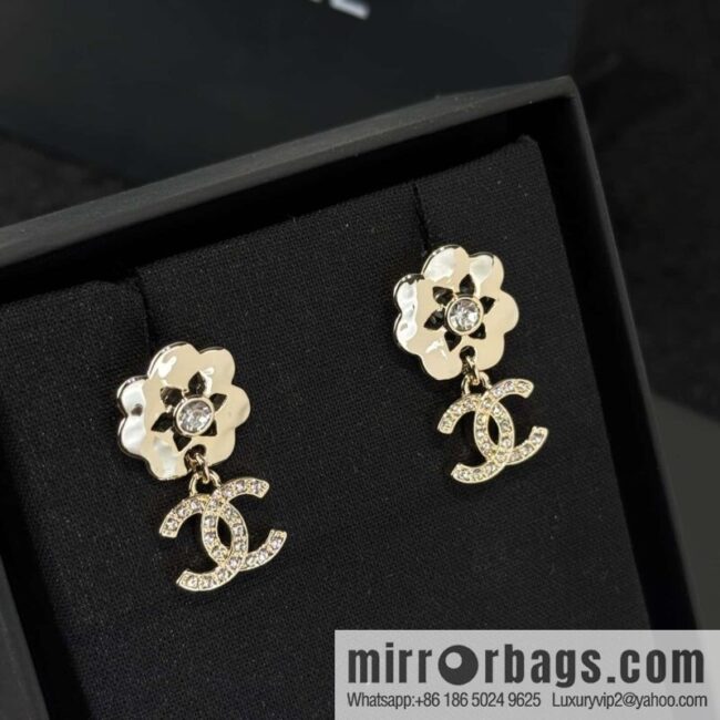 ❗️New ❗️☀️ New ☑️ Chanel C2 double c flower stud earrings ☀️