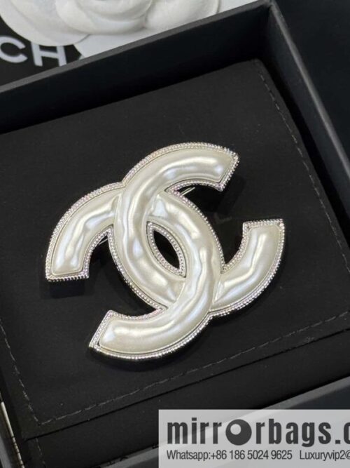 wsxc1740416170414_0-800x800kneu1xvw1vf1739_20250625102153.jpg ❗️New ❗️☀️ New ☑️ Chanel Double C Brooch ☀️