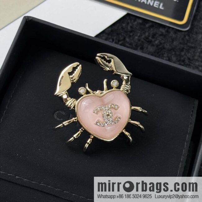 ❗️New ❗️☀️ new ☑️ Chanel double c peach heart love crab brooch ☀️