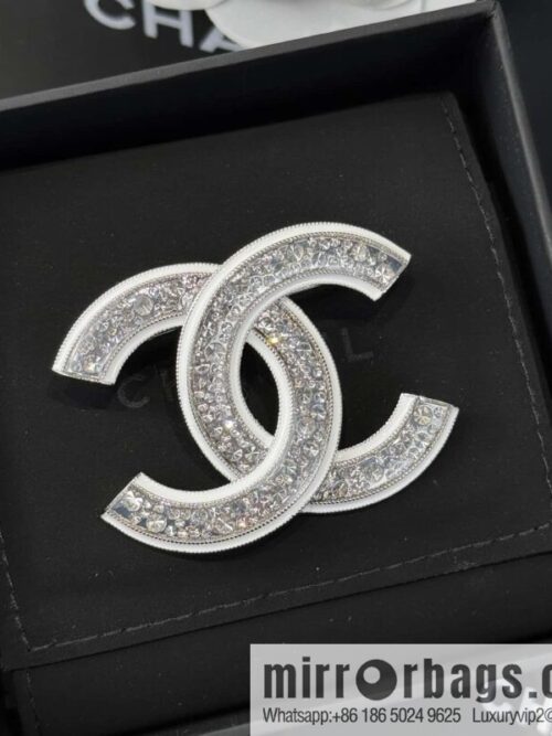 wsxc1740416221661_0-800x800wmzp2vajszb1592_20250625101713.jpg ❗️New ❗️ Chanel brooch ☀️ new ☑️ Chanel double c brooch ☀️