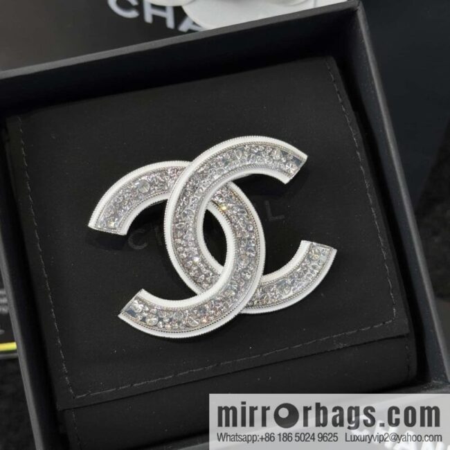 wsxc1740416221661_0-800x800wmzp2vajszb1592_20250625101713.jpg ❗️New ❗️ Chanel brooch ☀️ new ☑️ Chanel double c brooch ☀️