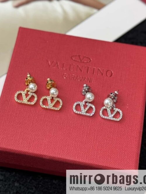 ❗️New ❗️ New ☑️ Valentino brick pearl stud earrings