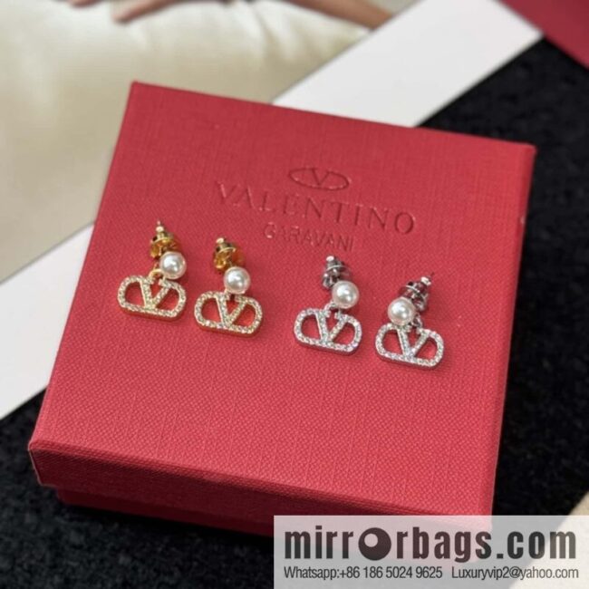 ❗️New ❗️ New ☑️ Valentino brick pearl stud earrings