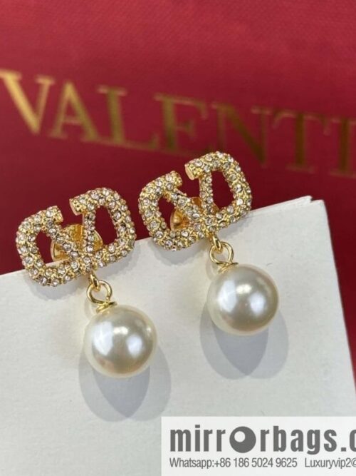 ❗️New ❗️ New ☑️ Valentino brick pearl stud earrings
