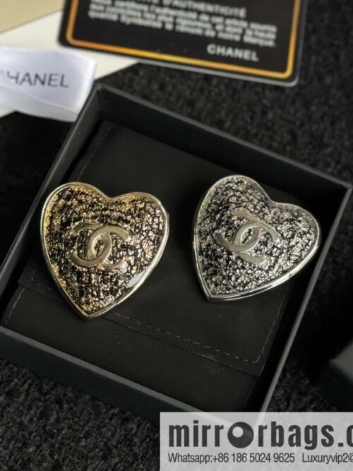 wsxc1740753332911_0-800x800xvjm55re4ls1143_20250625100308.jpg ❗️New ❗️ ☀️ new ☑️ Chanel double c peach heart love ❤️ brooch ☀️