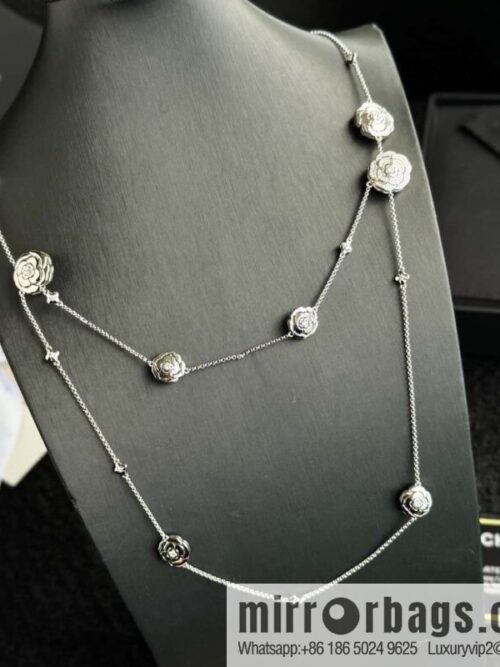 wsxc1740753355943_0-800x800iccxphhpwzb1047_20250625100023.jpg ❗️New ❗️ a variety of wearing methods ☀️ new ☑️ Chanel double c camellia sweater chain necklace ☀️