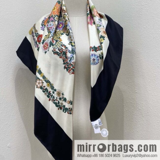wsxc1741120220663_0-800x800zroe3x3ityz3275_20250625030200.jpg HERMES \"Gorgeous Bridle Floral Edition 90 Square Towel\"