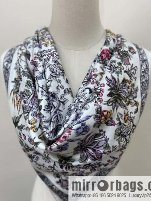 wsxc1741121358630_0-800x800naaeollvxjg3081_20250625025947.jpg DIOR Early Spring New \"Rue Printed Square Towel\"