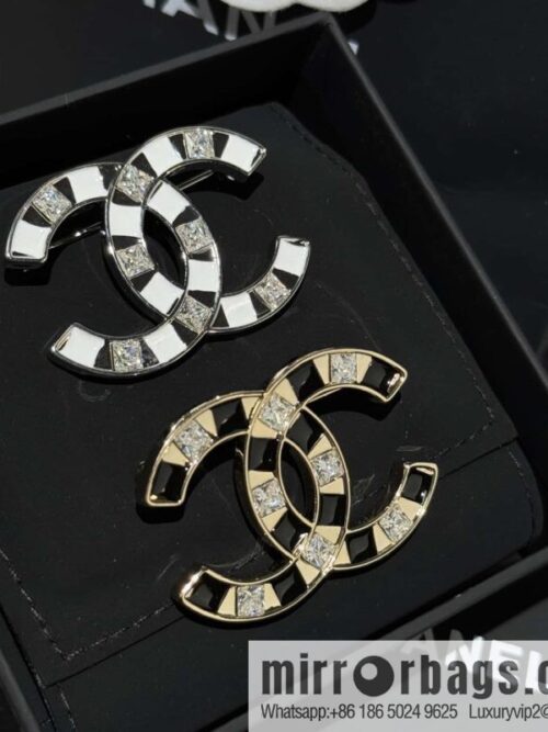 wsxc1741258682170_0-800x800ljup3mafcsd713_20250625095004.jpg ☀️New ☑️ Chanel Double C Square Diamond Brooch