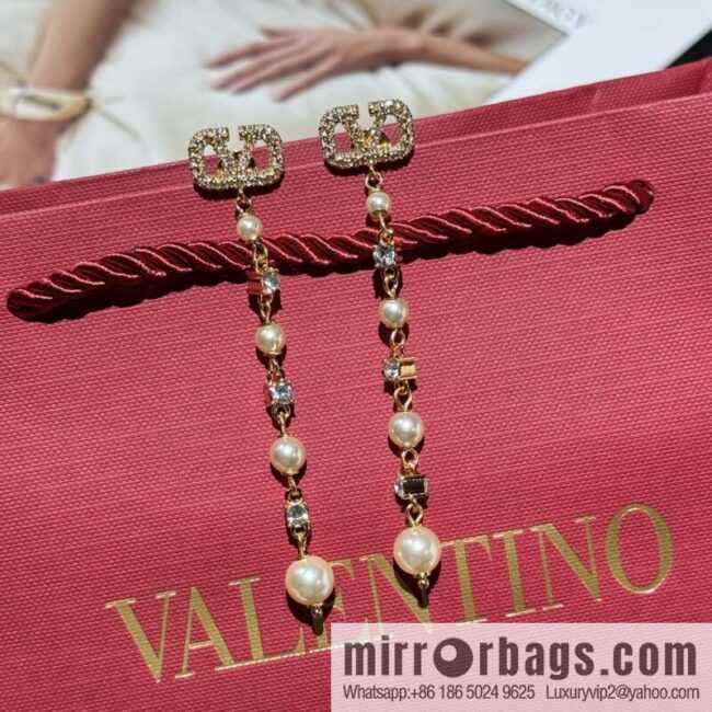 New ☑️ Valentino long fringed pearl stud earrings