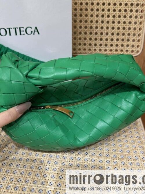 wsxc1741968879441_1-800x800kbegm5q35tw68777_20250630133601.jpg BV MINI JODIE 651876 Parrot Green