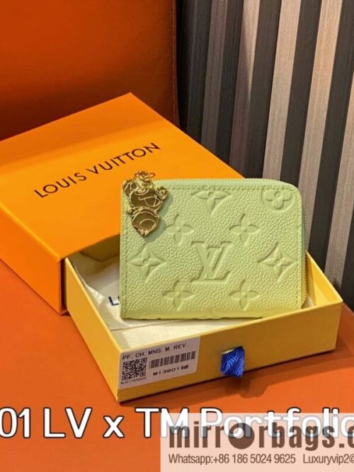 [Boutique‑grade] M13801 green white color, change wallet LV x TM Portfolio Noah Compact wallet