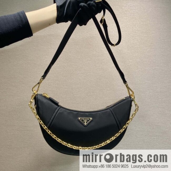 PRADA 🎉 new crescent bag 🎉 1BH222 multifunctional 🎉🎉 black