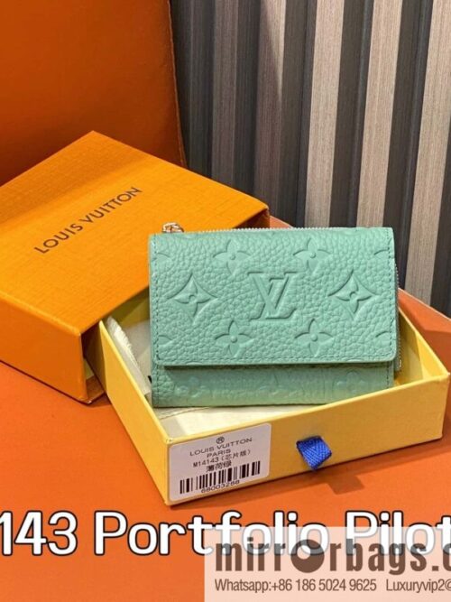[Boutique‑grade] M14143 mint green, full leather tri-fold wallet Portfolio Pilot wallet
