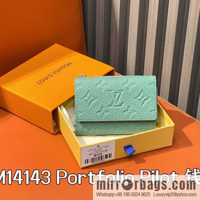 [Boutique‑grade] M14143 mint green, full leather tri-fold wallet Portfolio Pilot wallet