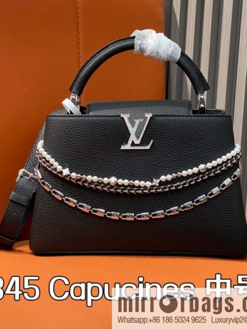 [Boutique‑grade] M12345 black, full leather cap, English style, this Capucines medium handbag.