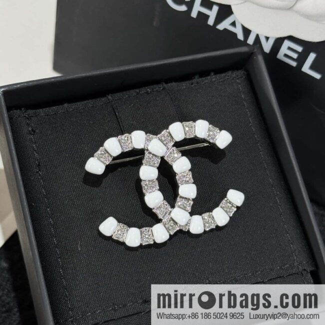 ☀️New ☑️ Chanel Double C Brooch