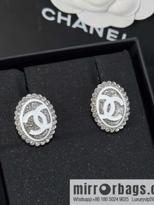 wsxc1744211750615_0-800x8005dnecbokwtx21_20250625092652.jpg ☀️New ☑️ Chanel double c oval full diamond stud earrings