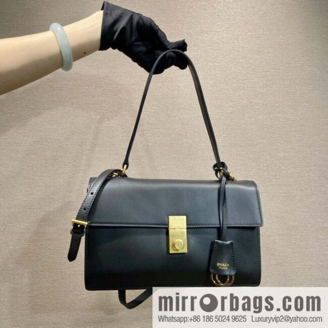 PRADA 🎉 new catwalk model 🎉 1BN023 calfskin 🎉🎉 black