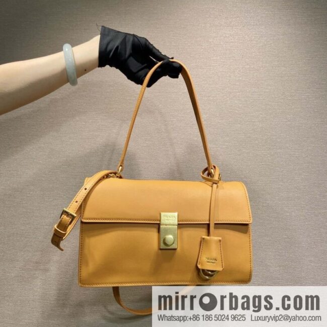 PRADA 🎉 new catwalk model 🎉 1BN023 calfskin 🎉🎉 orange