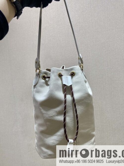 wsxc1745315376401_0-800x800zpikggr03wn37436_20250626044859.jpg MIUMIU 🎉 new bucket bag 🎉 5NR038 🎉🎉 white