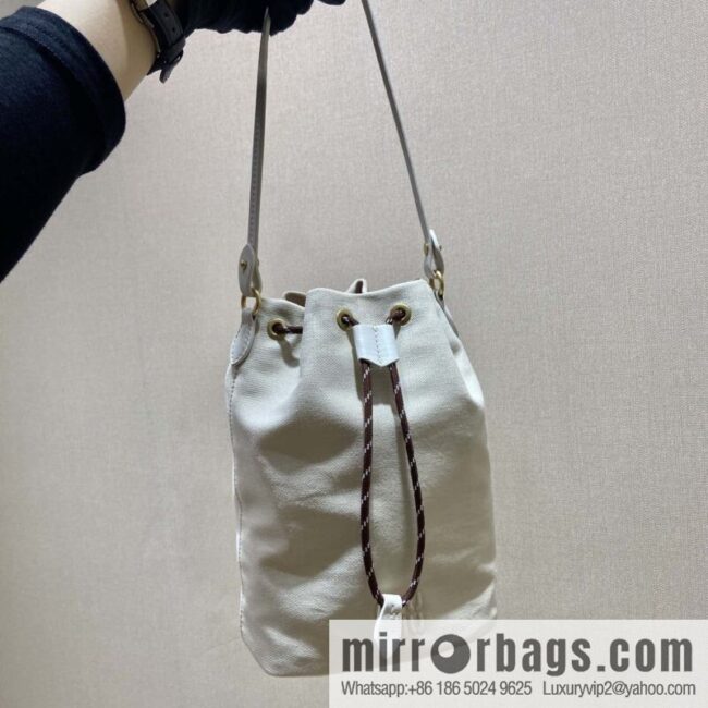 MIUMIU 🎉 new bucket bag 🎉 5NR038 🎉🎉 white