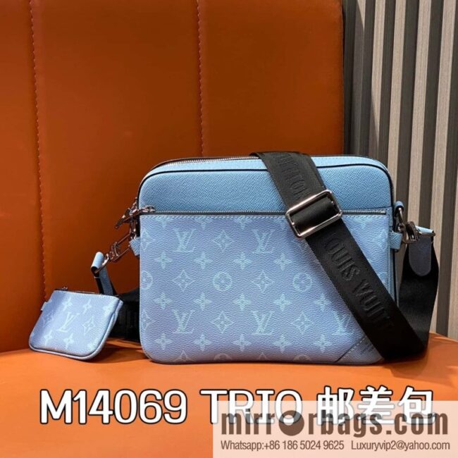 [Boutique‑grade] M14069 light blue, men\'s bag messenger bag three-piece TRIO messenger bag