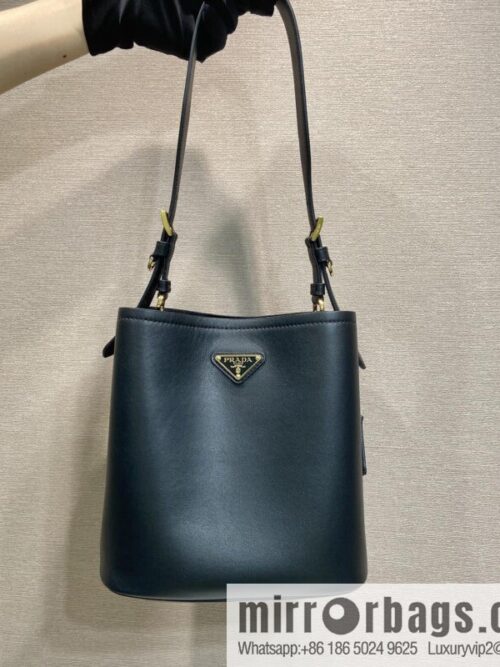 wsxc1746288475400_0_jpg-800x800xwfj1xx4cgi25977_20250626001153.jpg PRADA\'s new 1BE080 bucket bag, black.