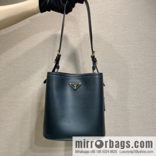 wsxc1746288475400_0_jpg-800x800xwfj1xx4cgi25977_20250626001153.jpg PRADA\'s new 1BE080 bucket bag, black.