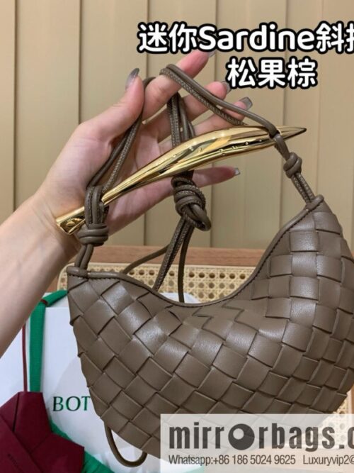 wsxc1746440117148_0_jpg-800x800e5uyw1db2m025717_20250626000314.jpg BV Mini Sardine Crossbody Bag 744267 Pine Cones Brown